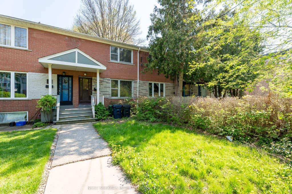 Photo of 31 Ivy Avenue, Toronto, ON M4L 2H6 (MLS # E13146268)