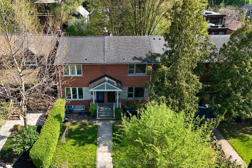 Photo of 31 Ivy Avenue, Toronto, ON M4L 2H6 (MLS # E13146268)