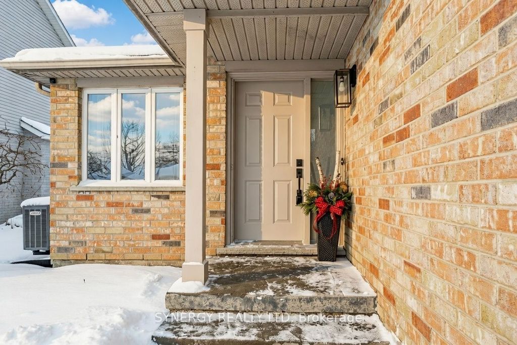 Photo of 29 Juniper Crescent, Strathroy-Caradoc, ON N7G 4G4 (MLS # X12781636)
