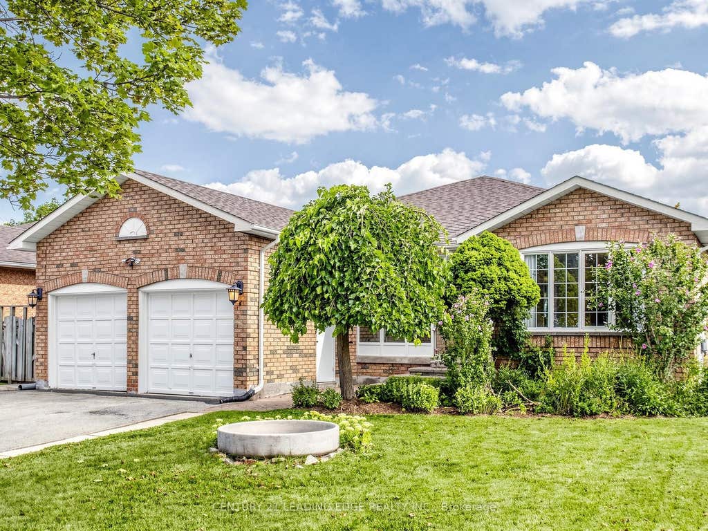 Photo of 9 COATES Crescent, Richmond Hill, ON L4E 2M3 (MLS # N13704614)