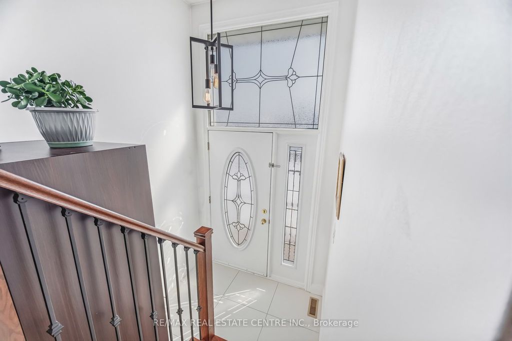 Photo of 3392 Homark Drive, Mississauga, ON L4Y 2K7 (MLS # W13112098)