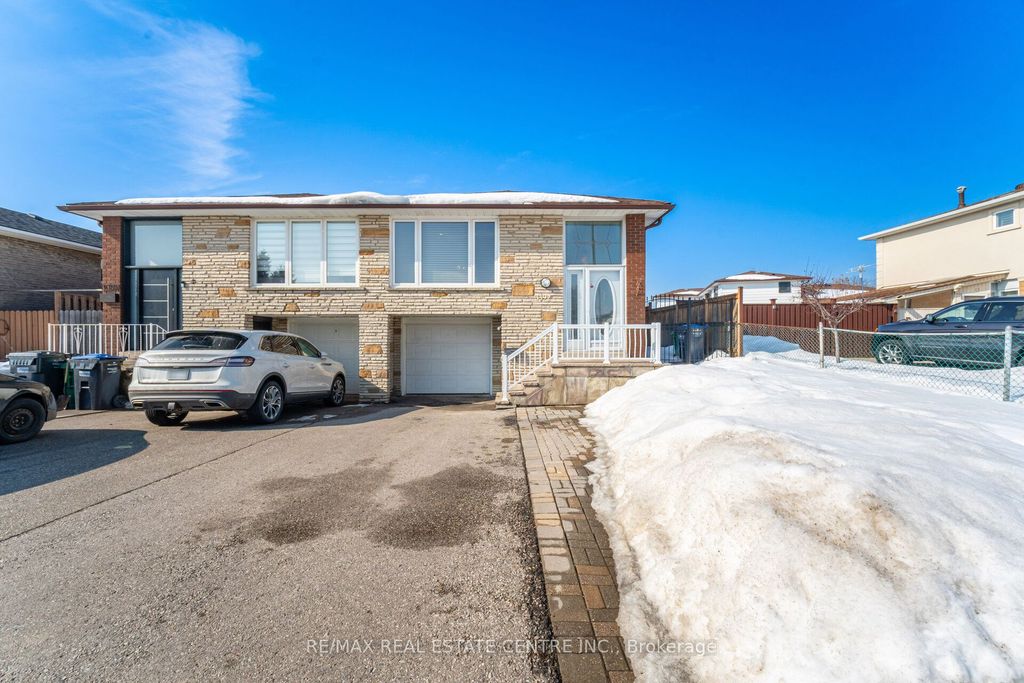 Photo of 3392 Homark Drive, Mississauga, ON L4Y 2K7 (MLS # W13112098)