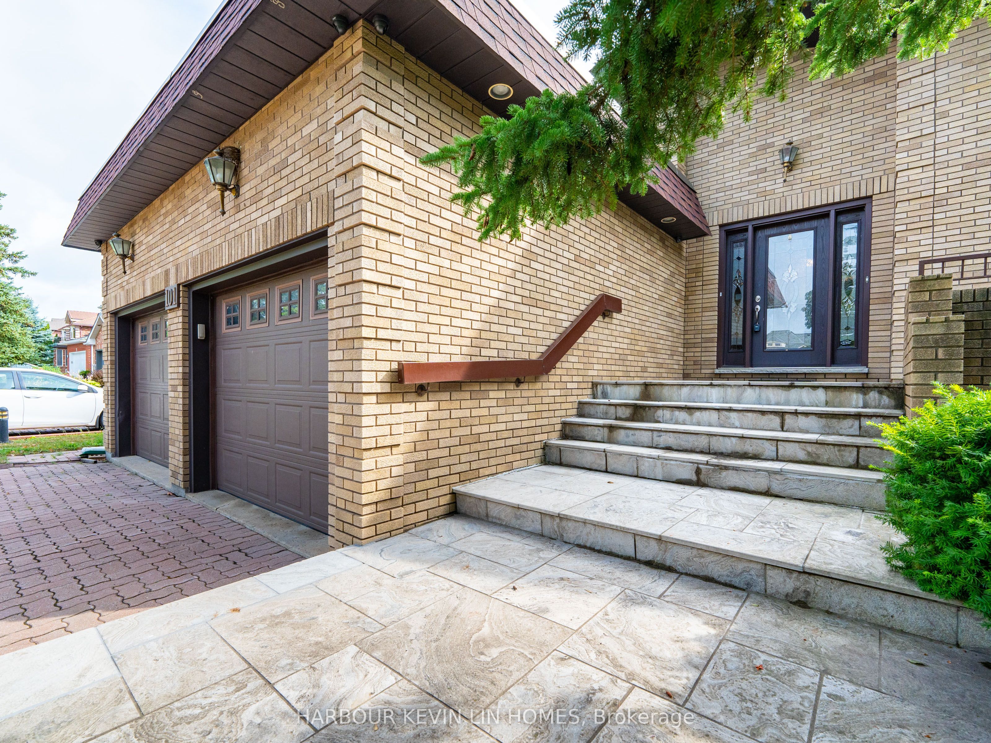 101 Leyburn Avenue