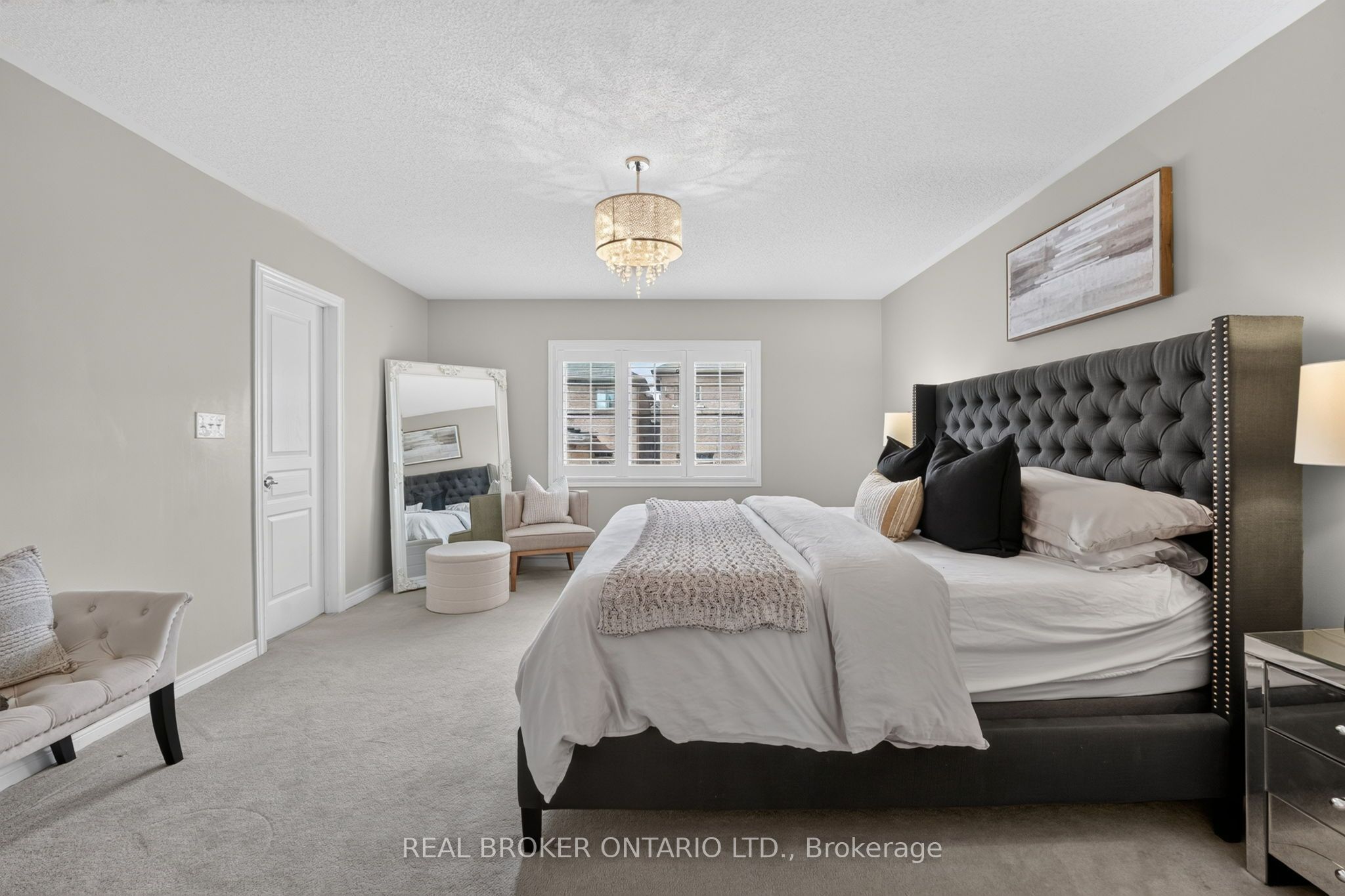 3231 Stoney Crescent