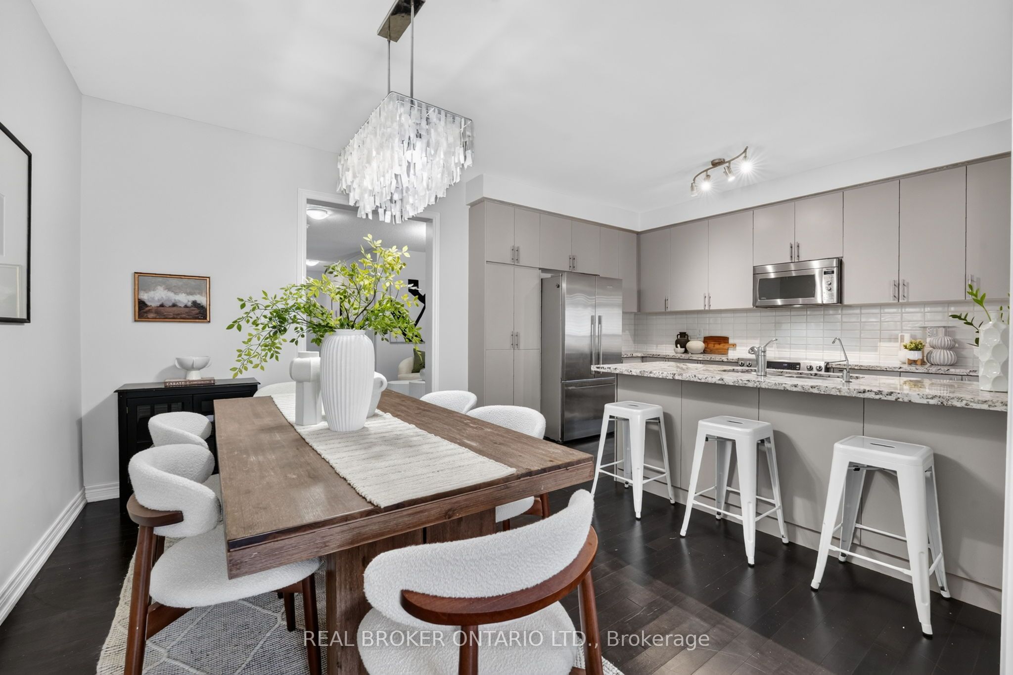 3231 Stoney Crescent