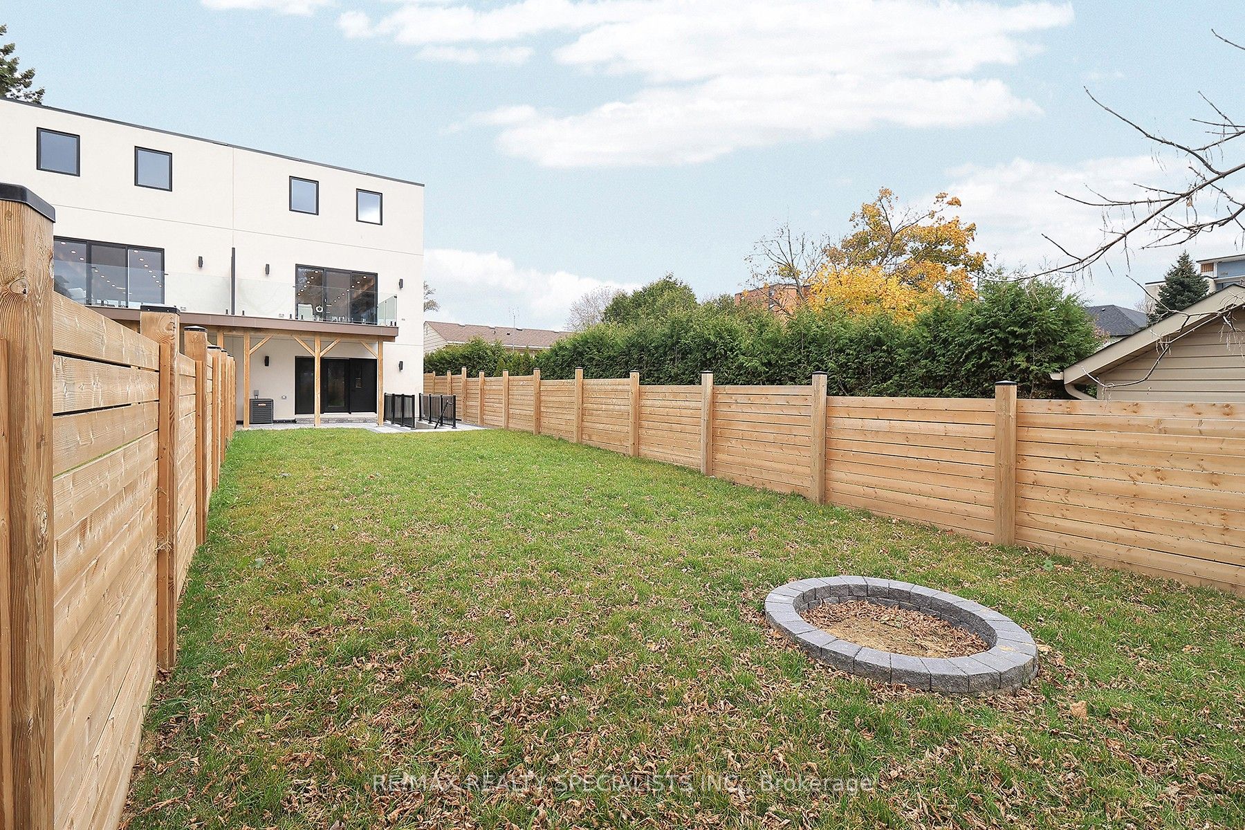 1046 ROOSEVELT Road
