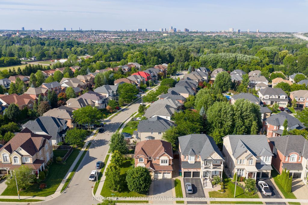 Photo of 9 Black Bear Trail, Brampton, ON L6Y 5L2 (MLS # W12653042)