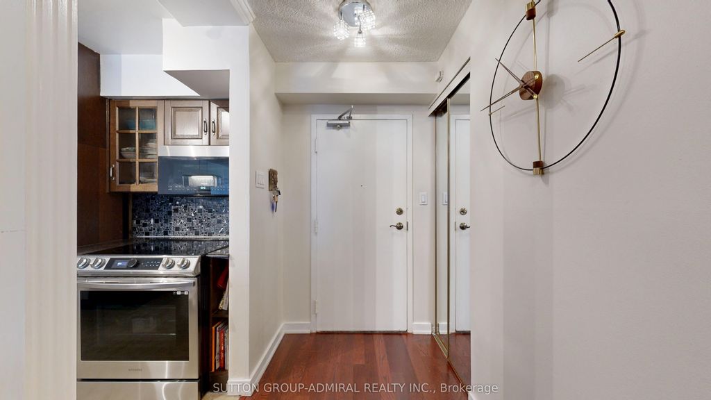 Photo of 633 Bay Street #201, Toronto, ON M5G 2G4 (MLS # C12365606)