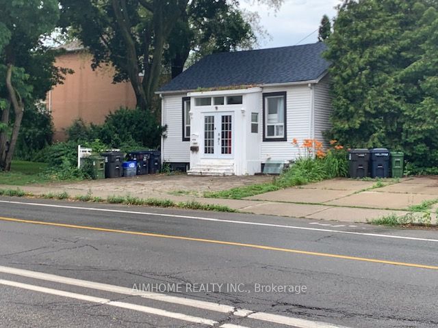 966 Dundas Street E