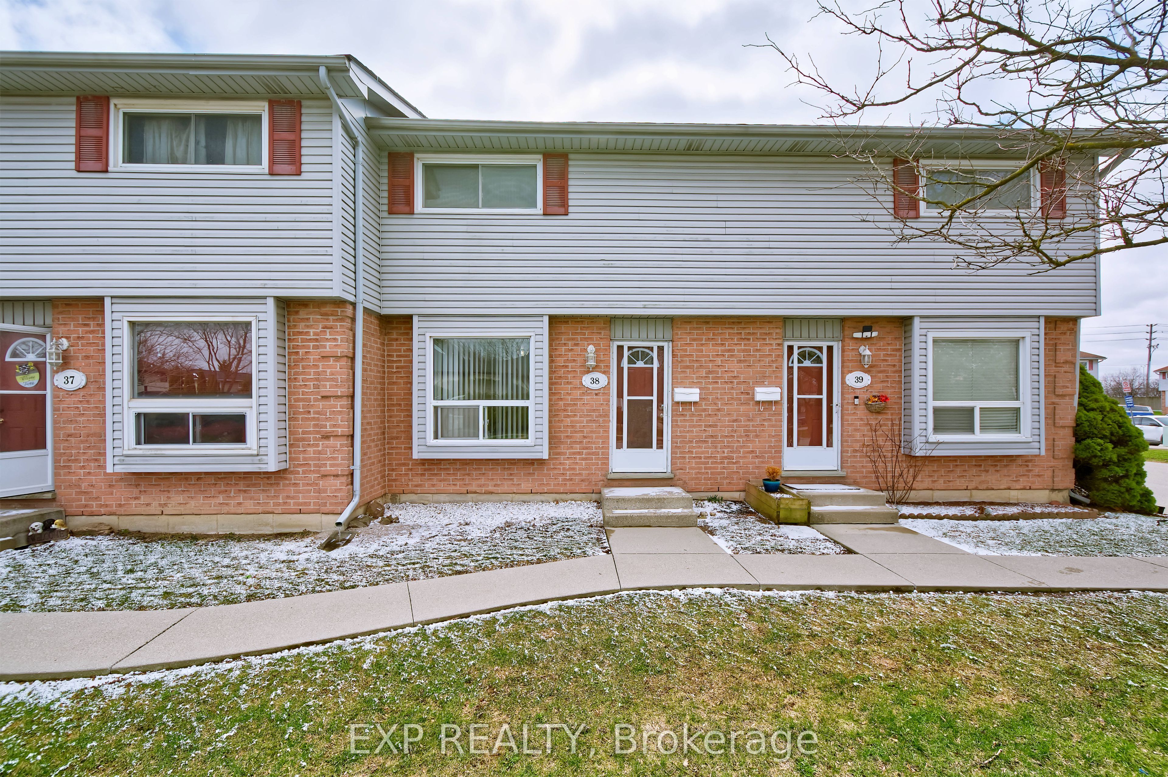 Photo 1 of 36 — 1430 Jalna Boulevard 38, London South, ON N6E 3C1