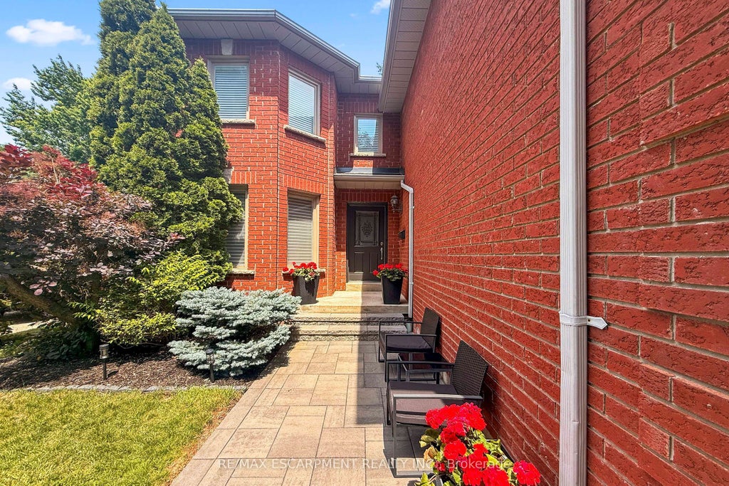 Photo of 1839 Fellen Place, Mississauga, ON L5J 4S4 (MLS # W13856530)