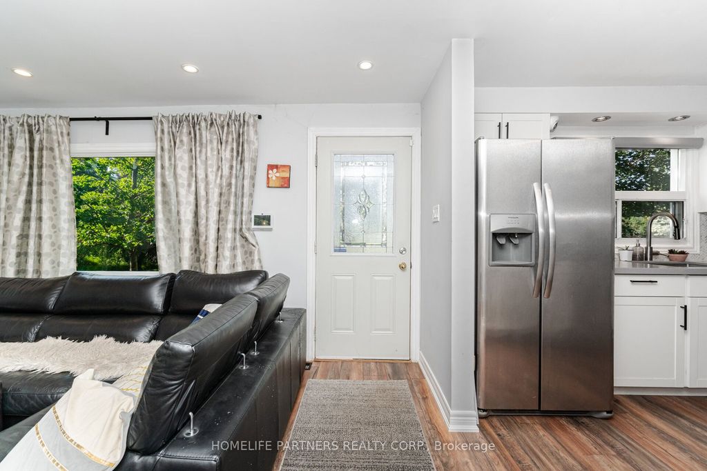 Photo of 749 Happyvale Drive, Innisfil, ON L9S 2E6 (MLS # N12985970)