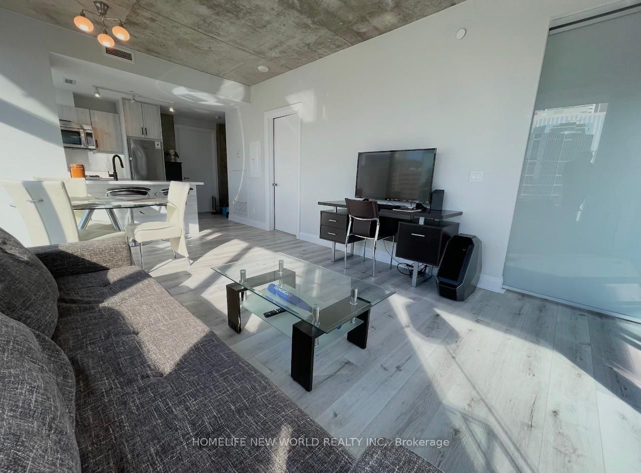 224 King Street W 2703
