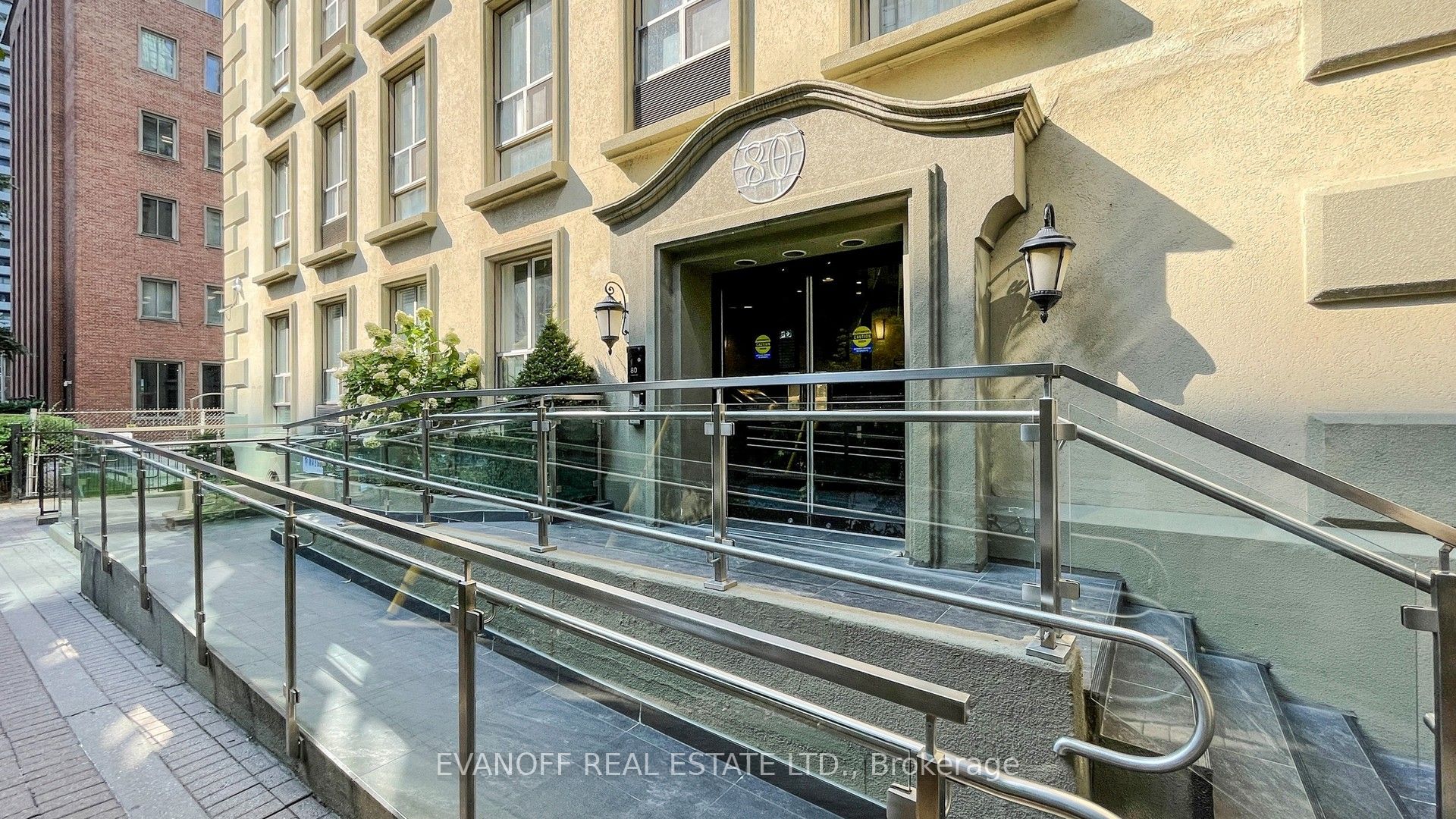 80 Charles Street E 605