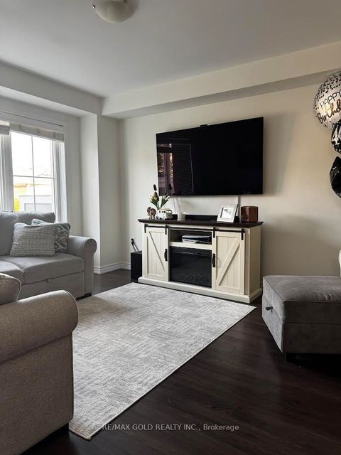 623 Laking Terrace Milton ON L9T 9J5