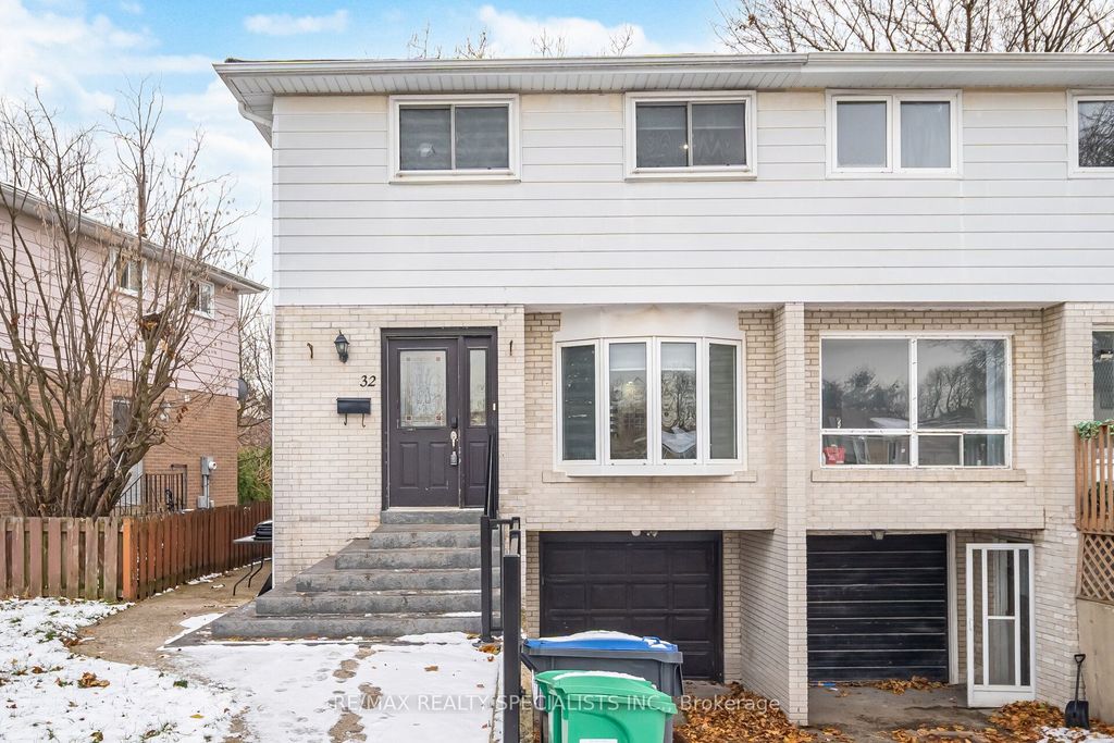 Photo of 32 Newstead Crescent, Brampton, ON L6V 2A7 (MLS # W12597070)