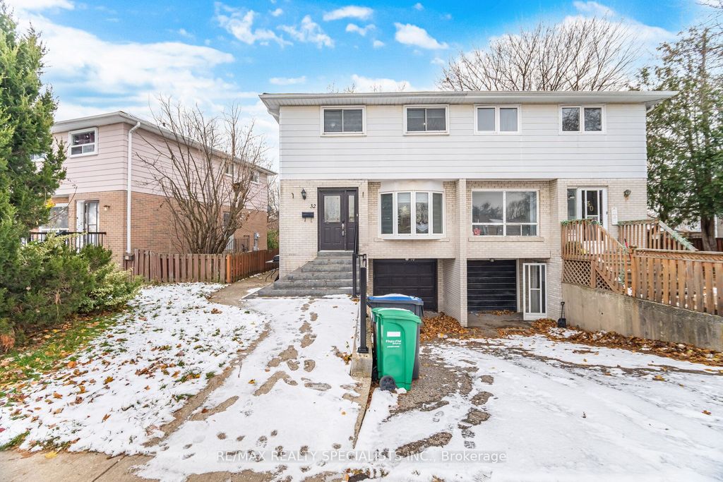 Photo of 32 Newstead Crescent, Brampton, ON L6V 2A7 (MLS # W12597070)