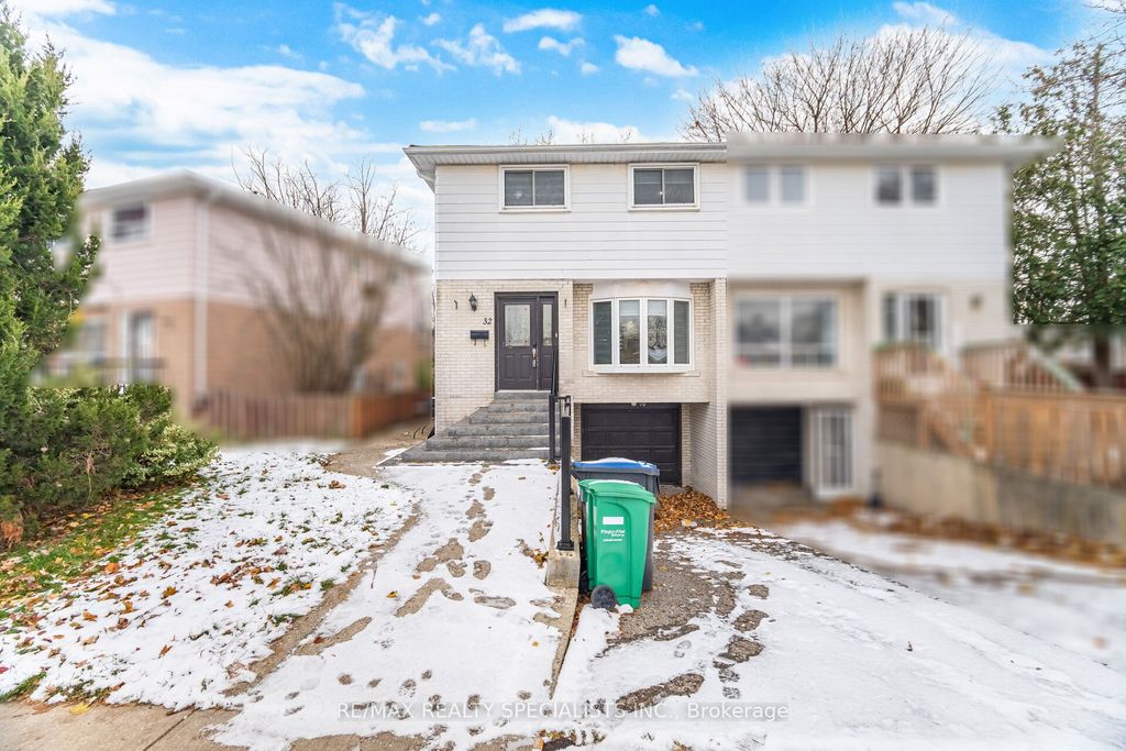 Photo of 32 Newstead Crescent, Brampton, ON L6V 2A7 (MLS # W12597070)