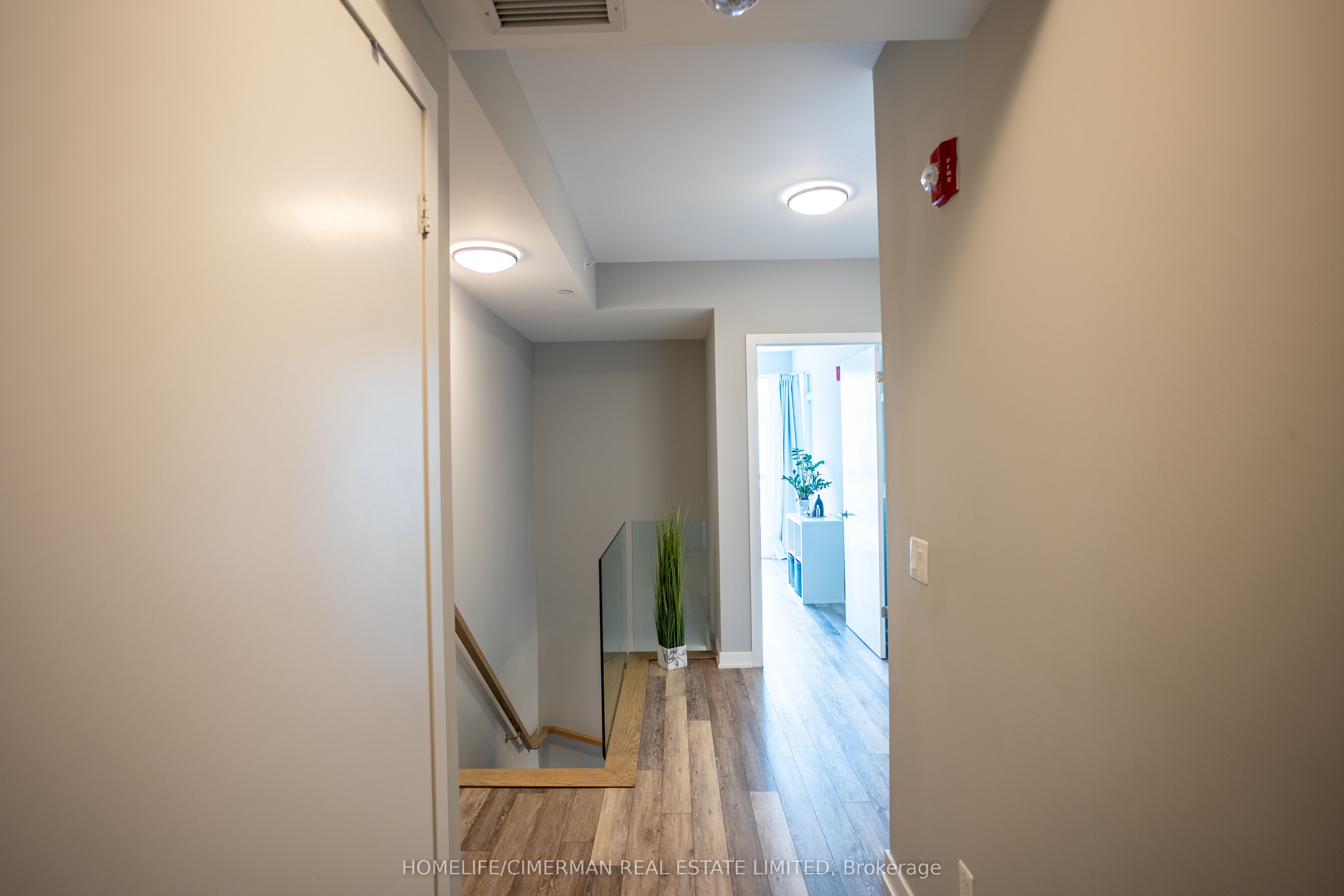 5260 Dundas Street C323