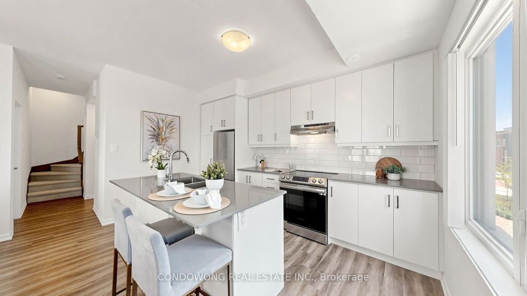 Photo of 31 Honeycrisp Crescent #49, Vaughan, ON L4K 0N6 (MLS # N13165522)