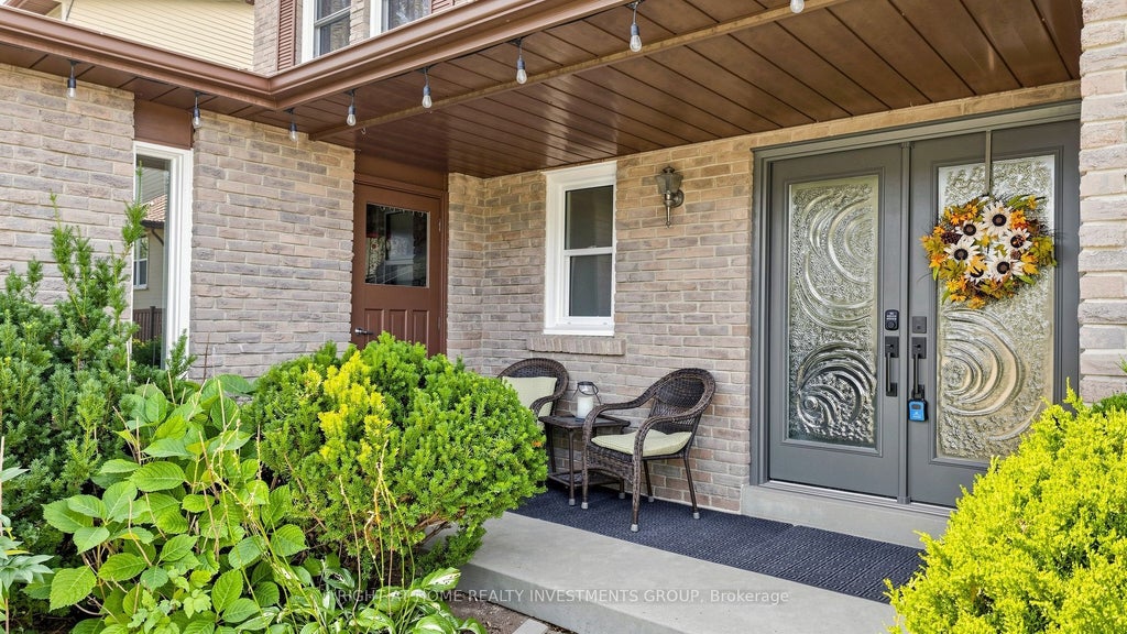 Photo of 86 Burling Place, Newmarket, ON L3Y 5W4 (MLS # N13829112)
