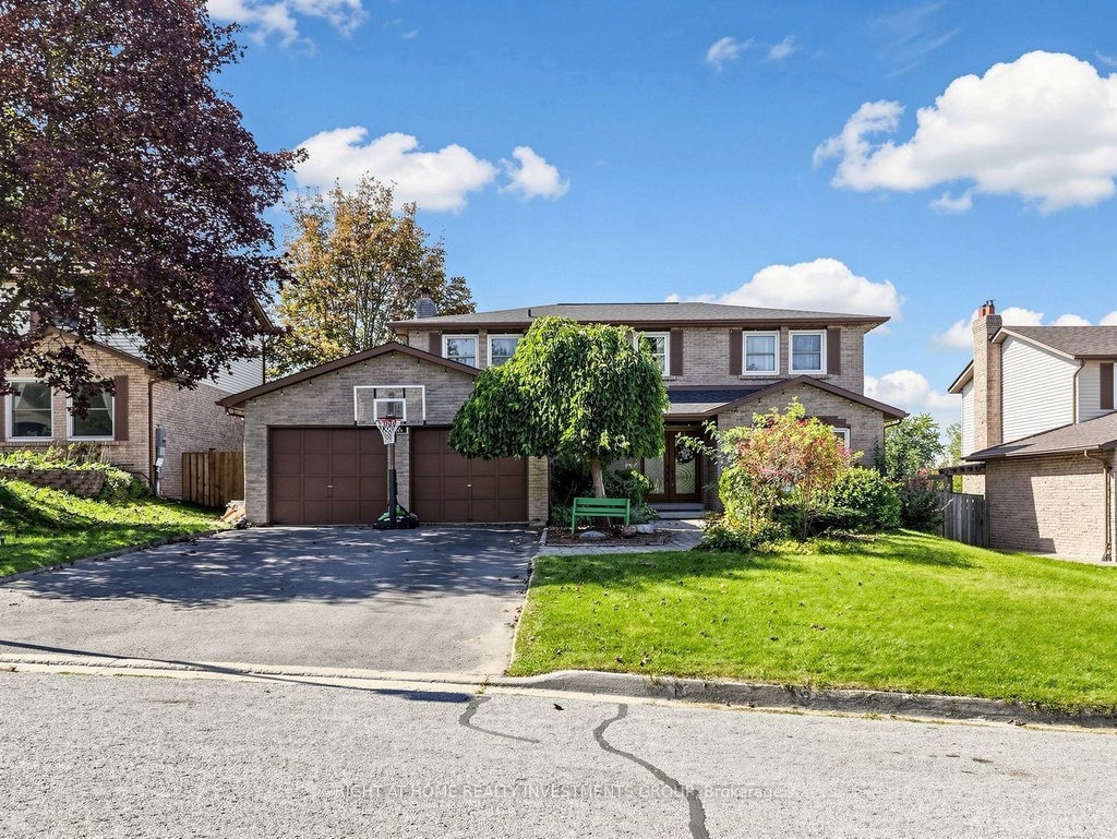 Photo of 86 Burling Place, Newmarket, ON L3Y 5W4 (MLS # N13829112)