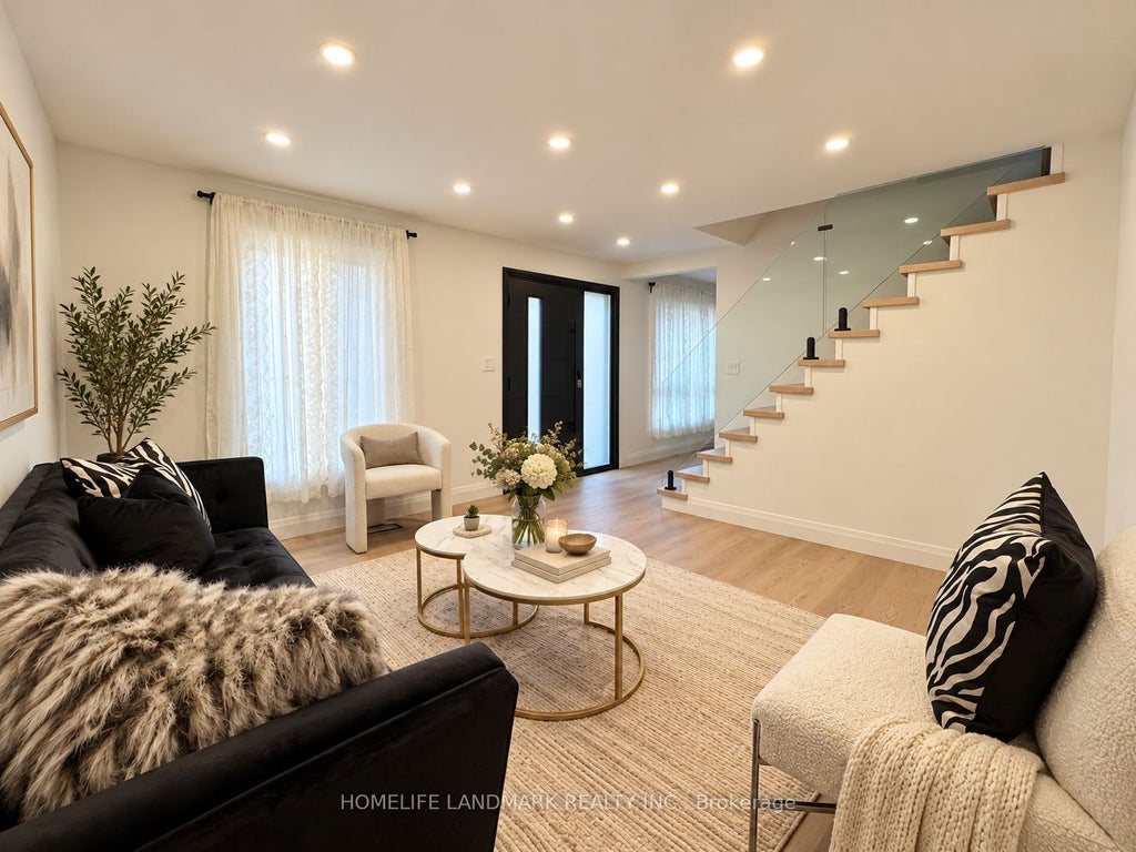 Photo of 136 Grandview Avenue, Markham, ON L3T 1H6 (MLS # N13864716)