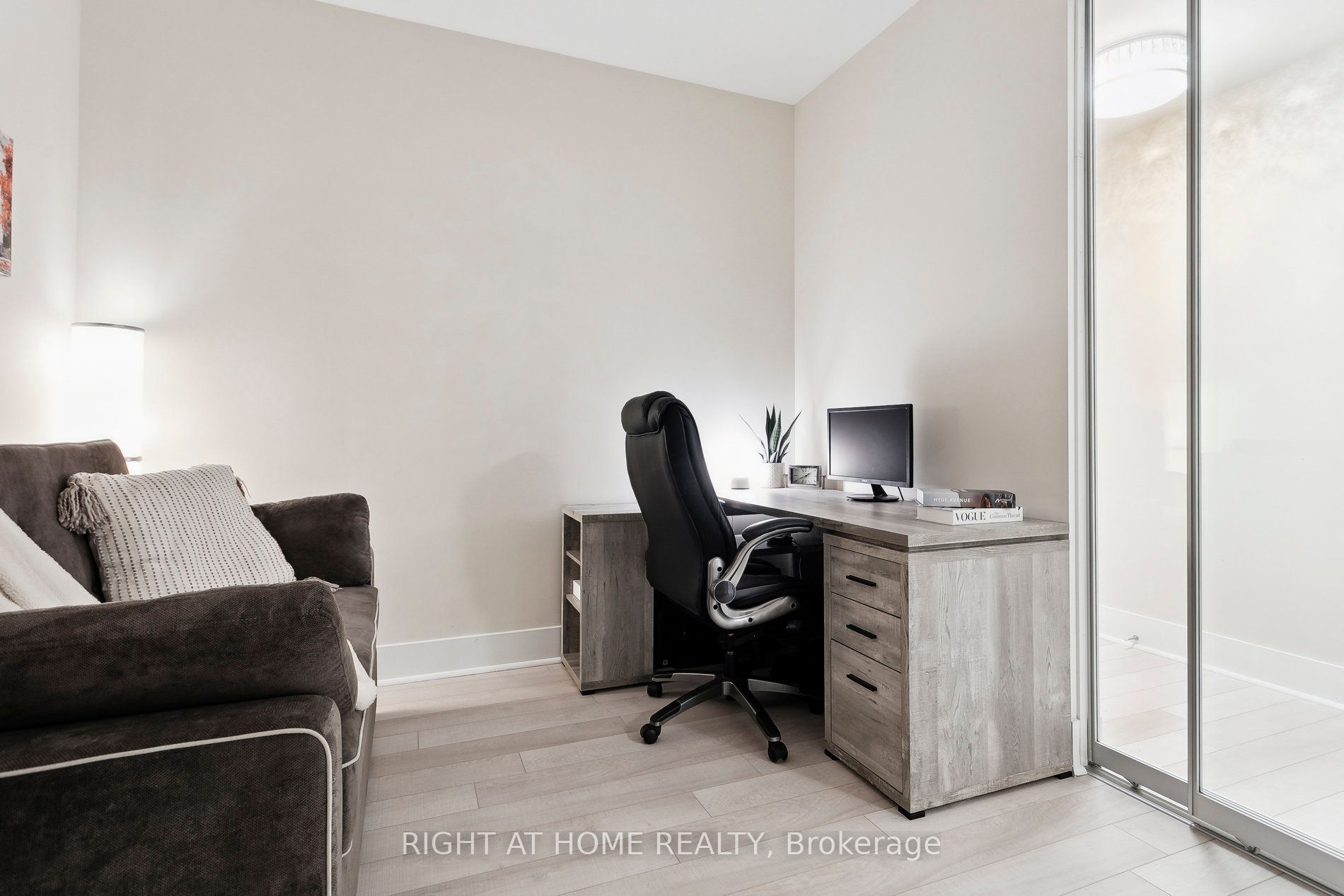 32 Davenport Road 311
