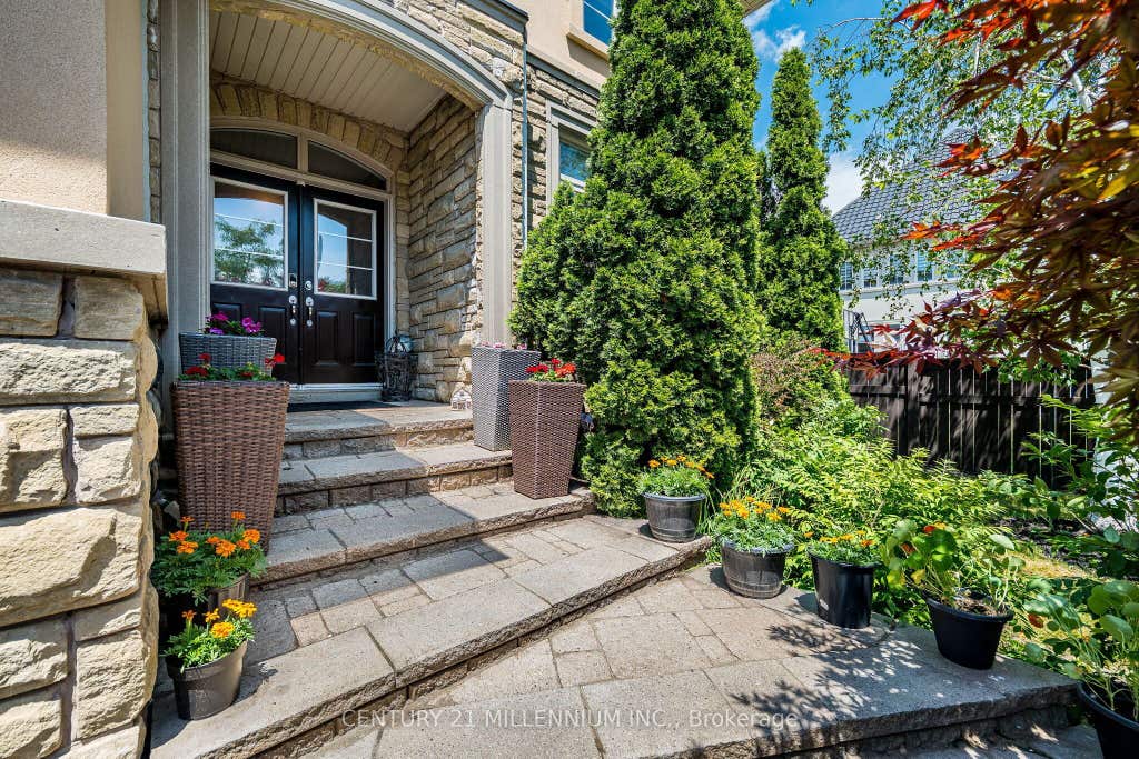 Photo of 4 Belleville Drive, Brampton, ON L6P 1V7 (MLS # W13654008)
