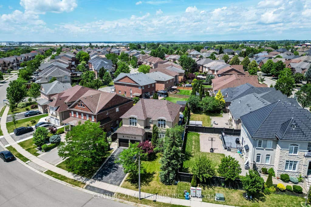 Photo of 4 Belleville Drive, Brampton, ON L6P 1V7 (MLS # W13654008)