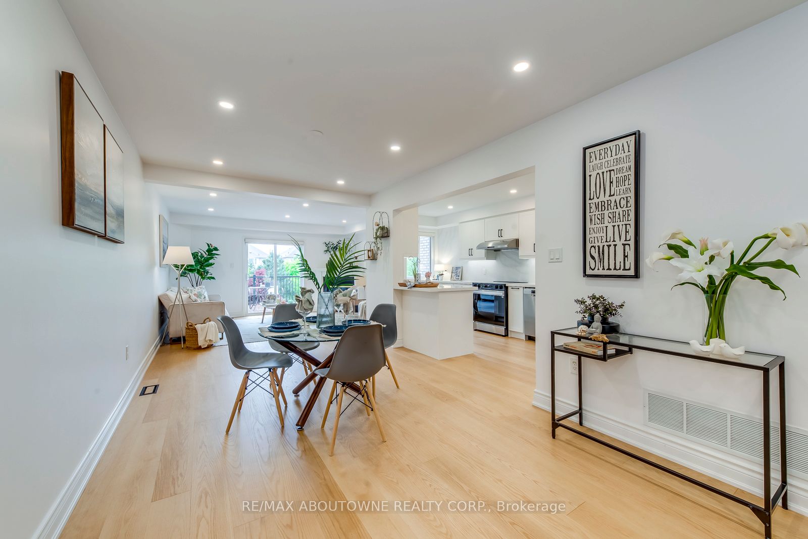 2246 Fairbairn Court