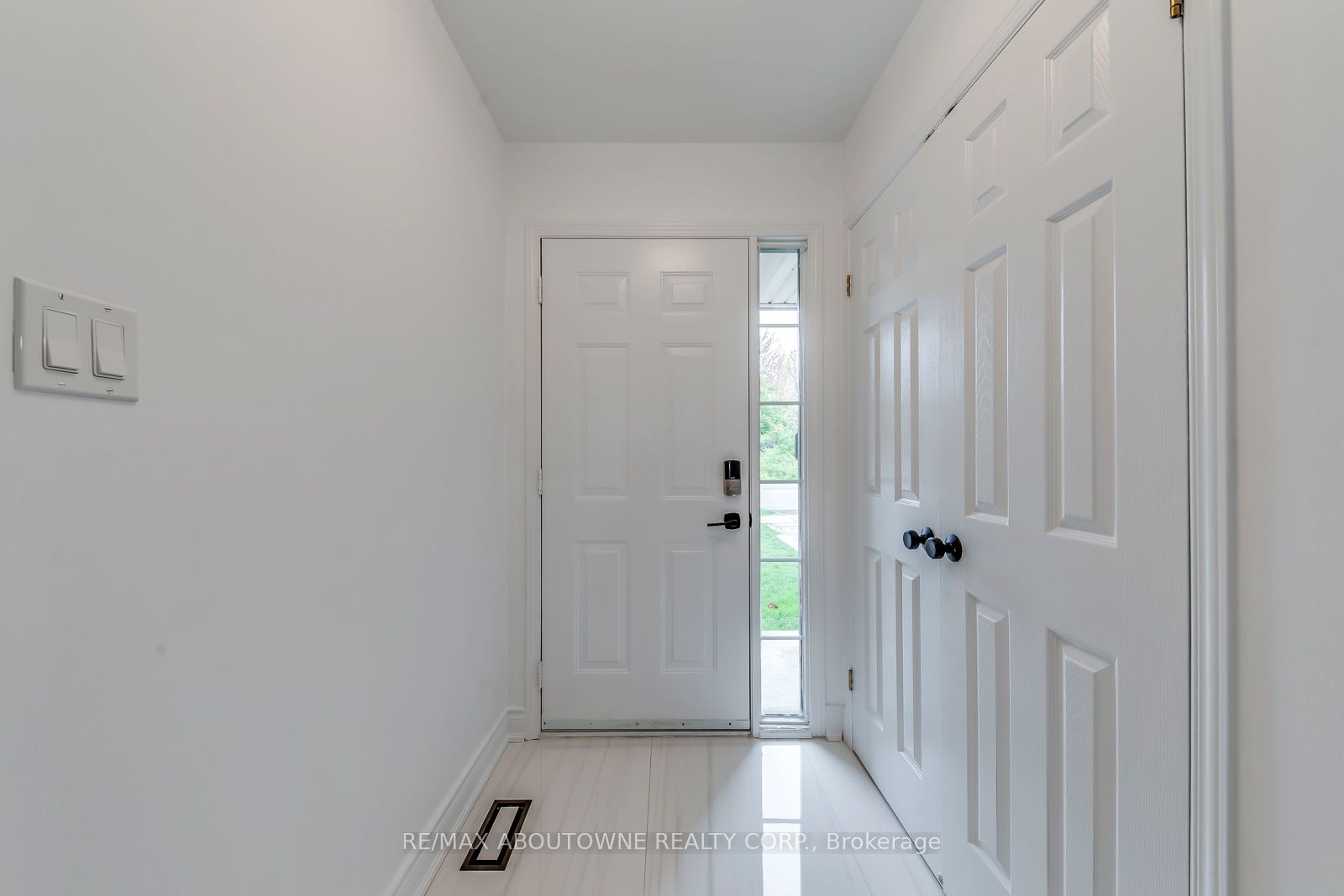 2246 Fairbairn Court