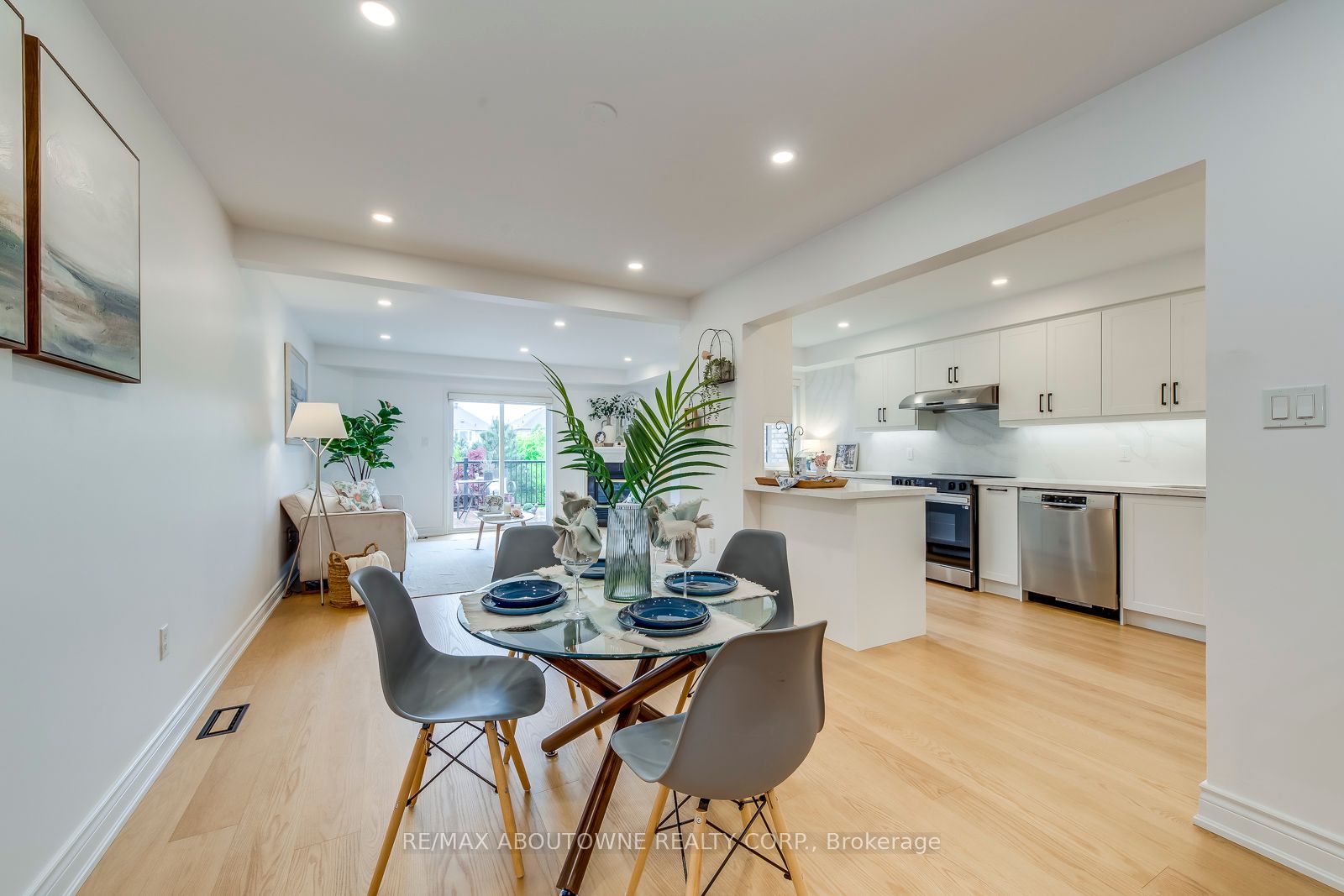 2246 Fairbairn Court