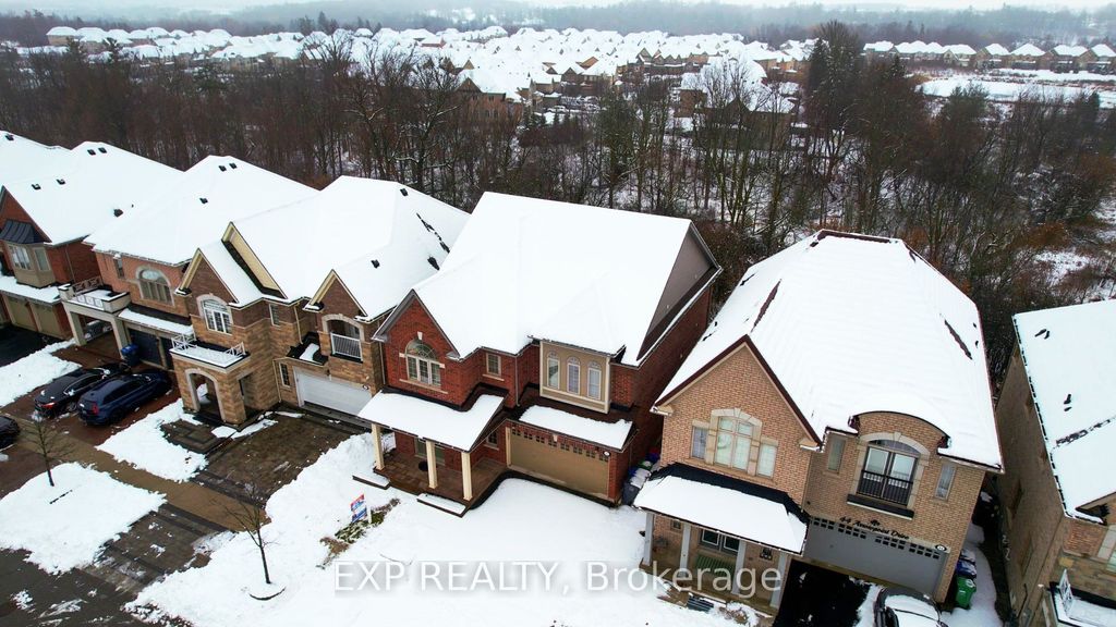 Photo of 42 Arrowpoint Drive, Brampton, ON L6Y 0Y8 (MLS # W12648818)