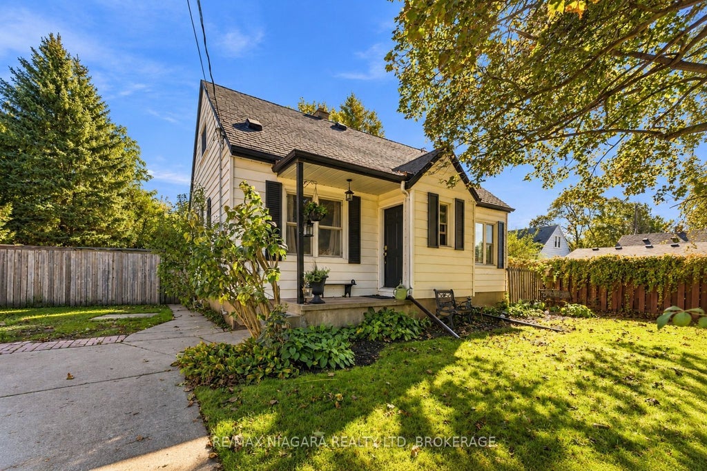 Photo of 4 Walker Avenue, St. Catharines, ON L2N 3L6 (MLS # X13886340)