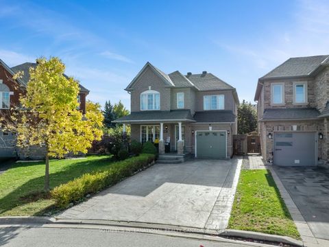 2182 Meadowglen Drive Oakville ON L6M 4C9
