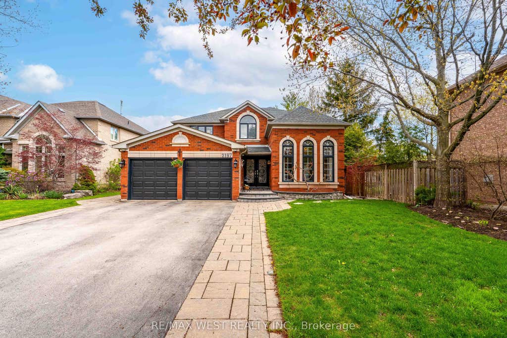 Photo of 2197 Shaftesbury Court, Oakville, ON L6H 6C6 (MLS # W13105736)