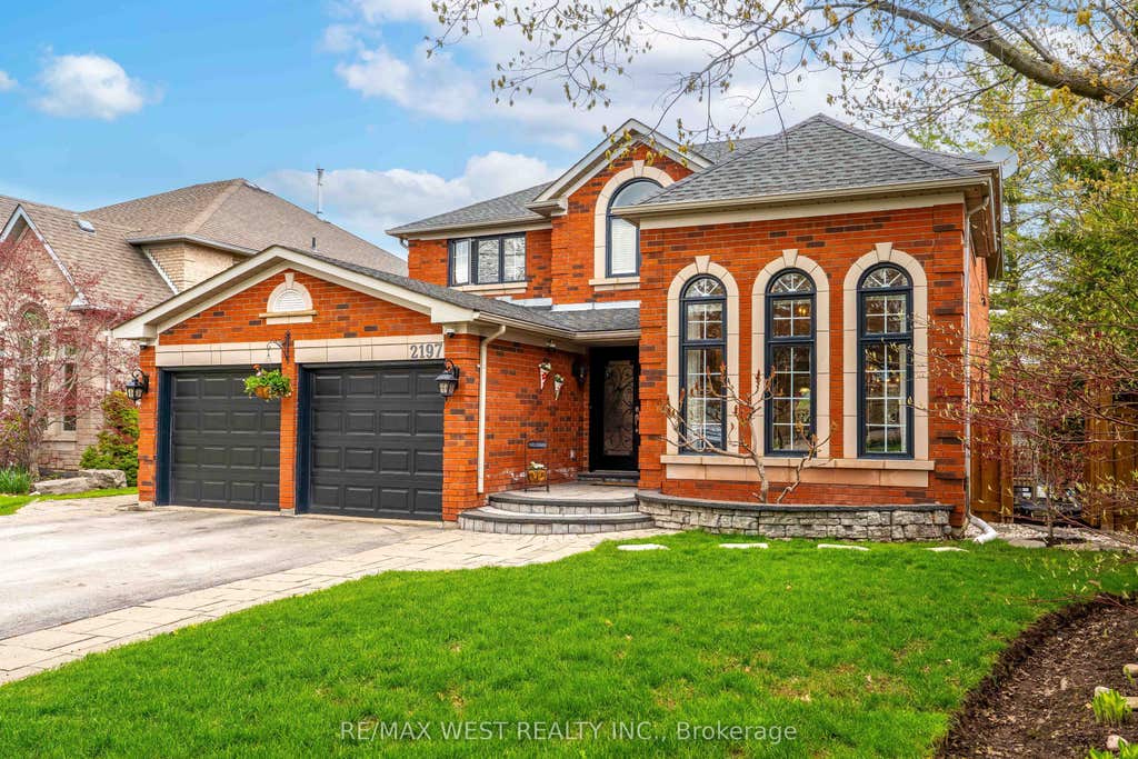 Photo of 2197 Shaftesbury Court, Oakville, ON L6H 6C6 (MLS # W13105736)