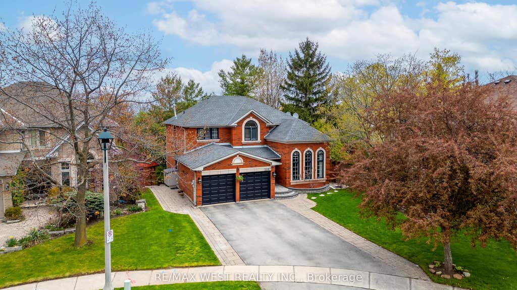 Photo of 2197 Shaftesbury Court, Oakville, ON L6H 6C6 (MLS # W13105736)
