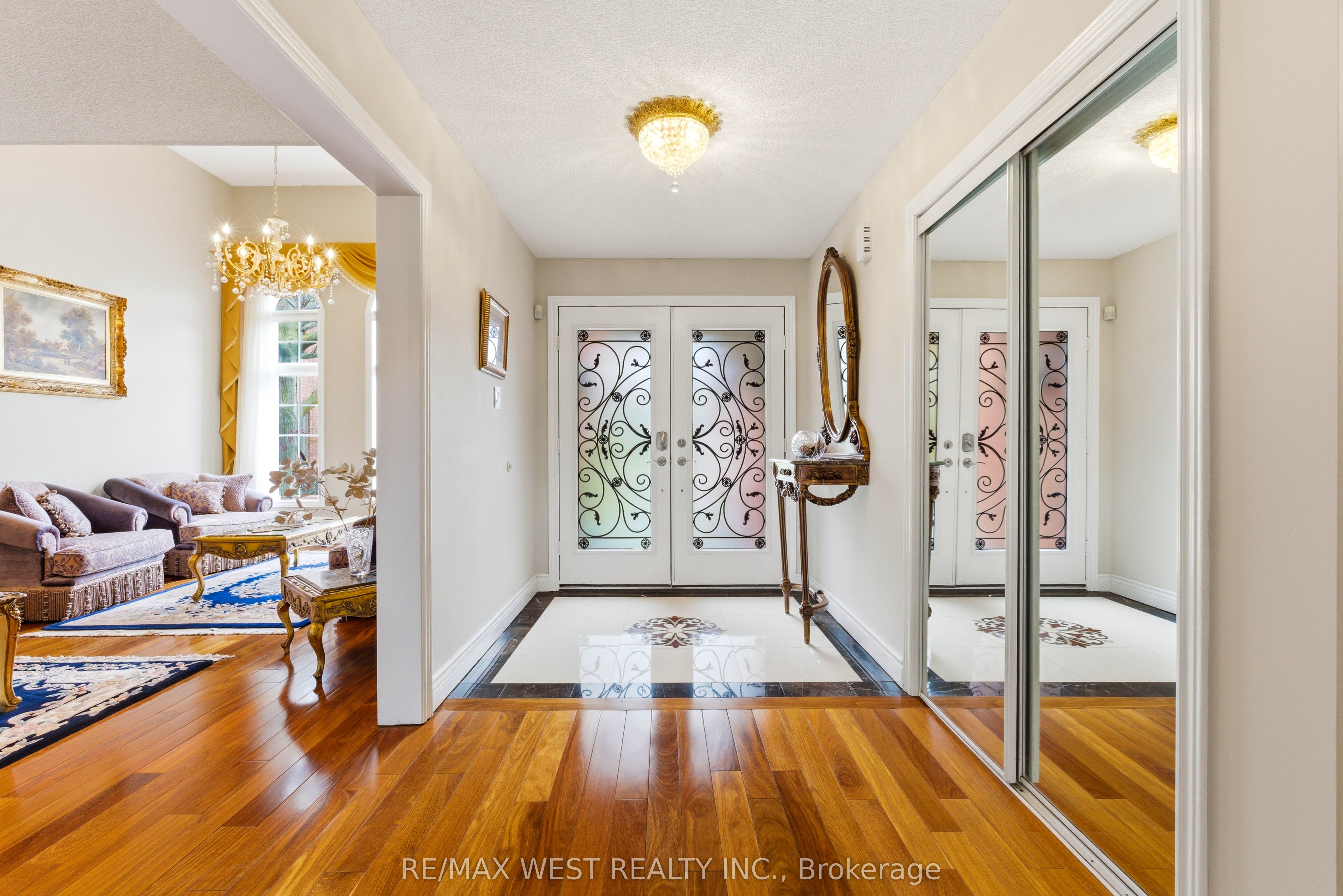 2197 Shaftesbury Court