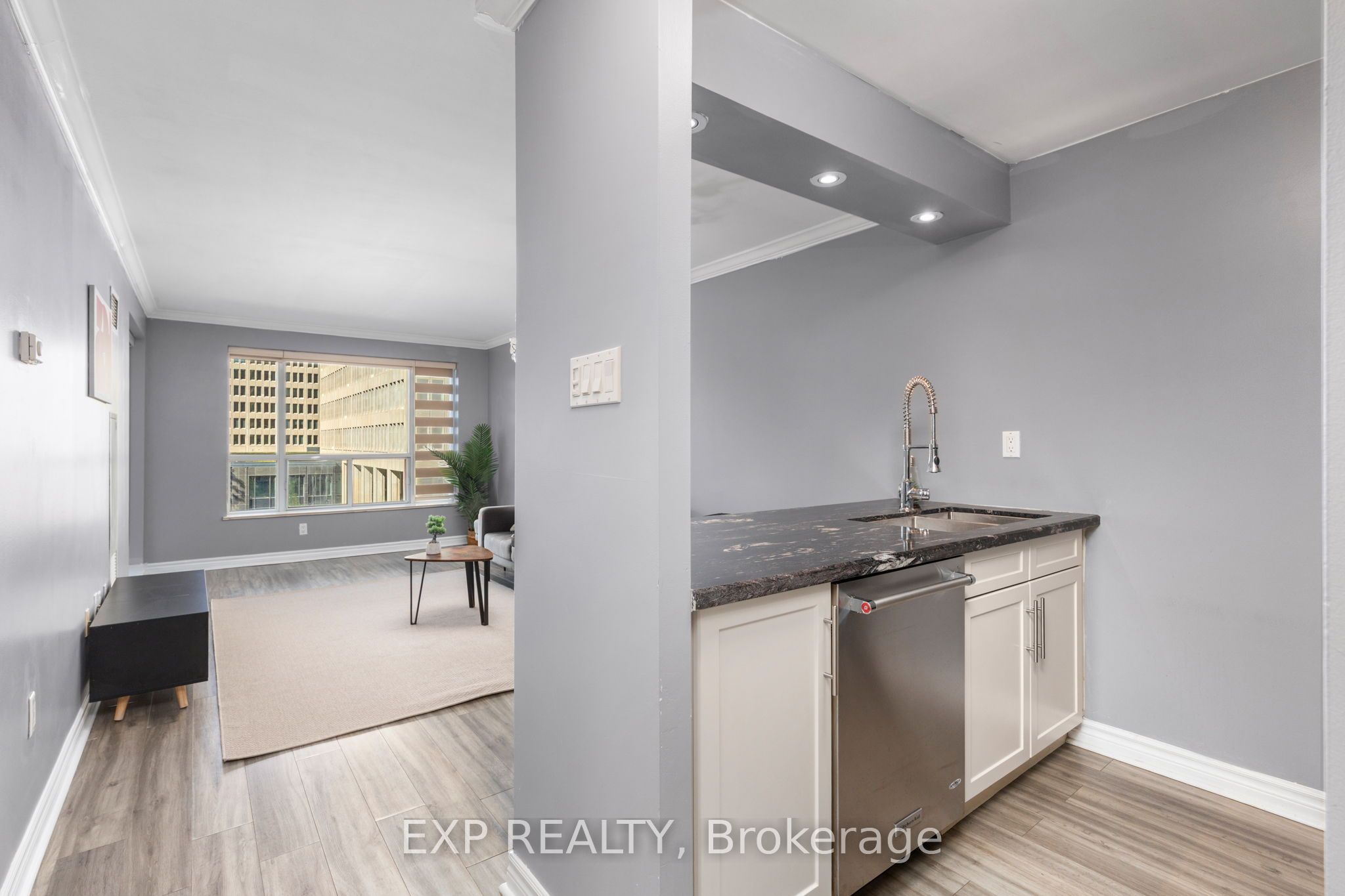 889 Bay Street 409