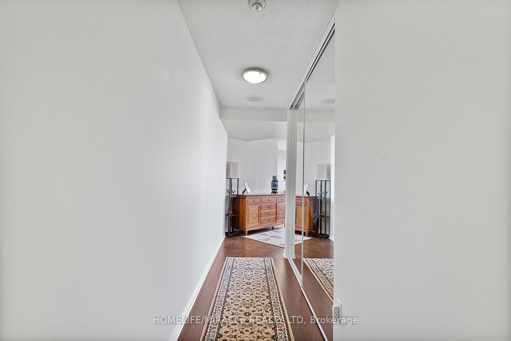 Photo of 7 Concorde Place #2009, Toronto, ON M3C 3N4 (MLS # C12574488)