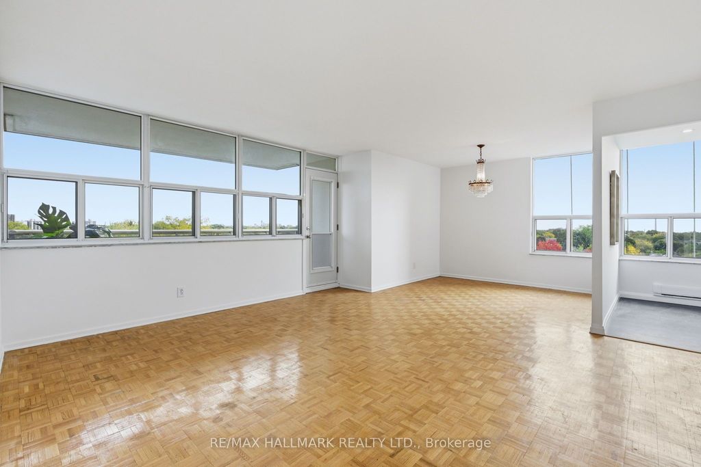 Photo of 980 Broadview Avenue #802, Toronto, ON M4K 3Y1 (MLS # E12464823)