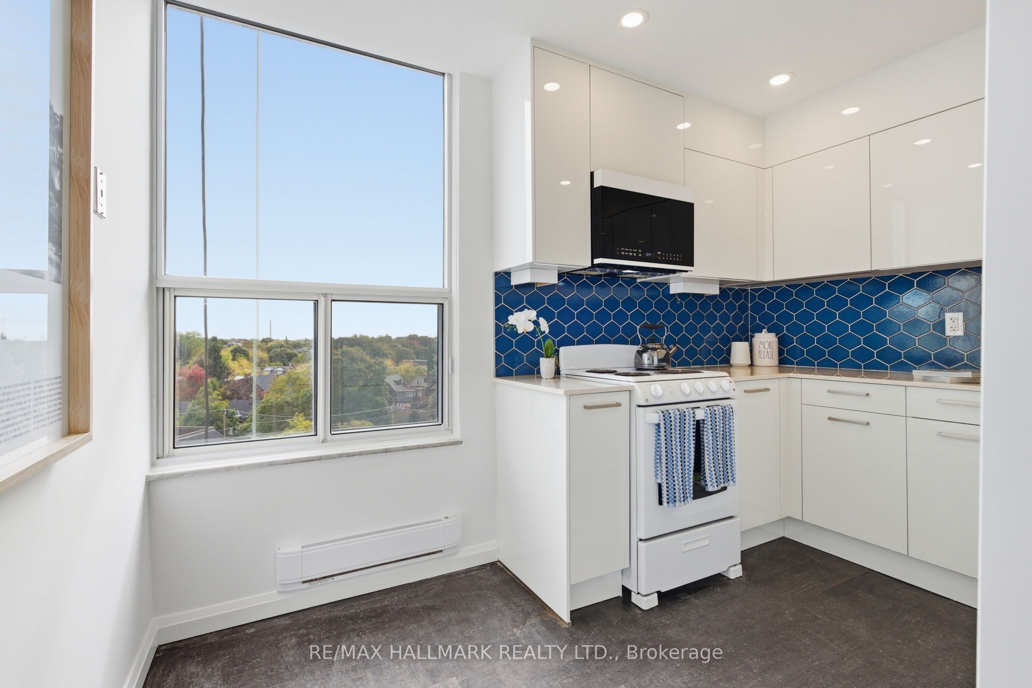 980 Broadview Avenue 802