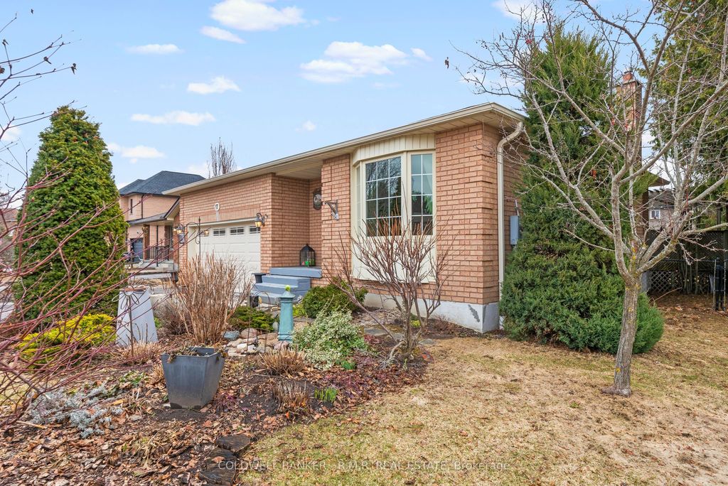 Photo of 17 St John's Court, Uxbridge, ON L9P 1M3 (MLS # N12954834)