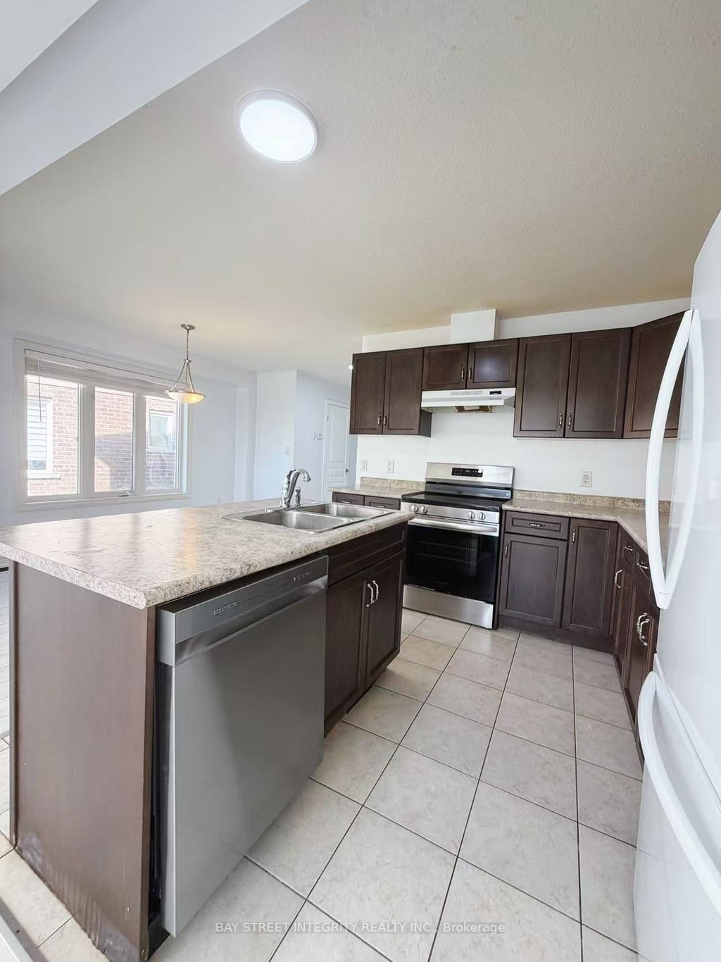 Photo of 32 Elderberry Road, Thorold, ON L2V 0E7 (MLS # X13470472)