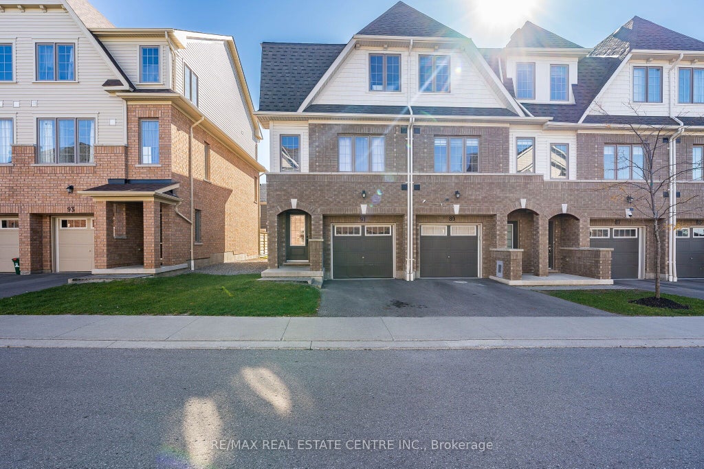 Photo of 91 Danzatore Path #95, Oshawa, ON L1L 0P9 (MLS # E14114868)