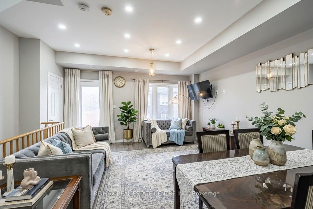 Photo of 91 Danzatore Path #95, Oshawa, ON L1L 0P9 (MLS # E14114868)
