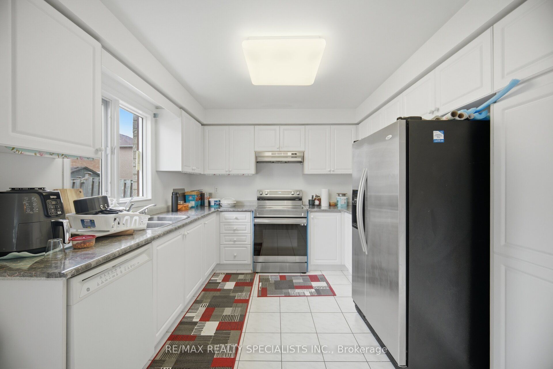 64 Dolphin Song Crescent