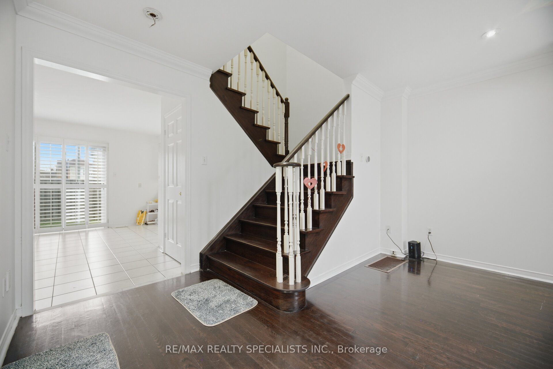 64 Dolphin Song Crescent